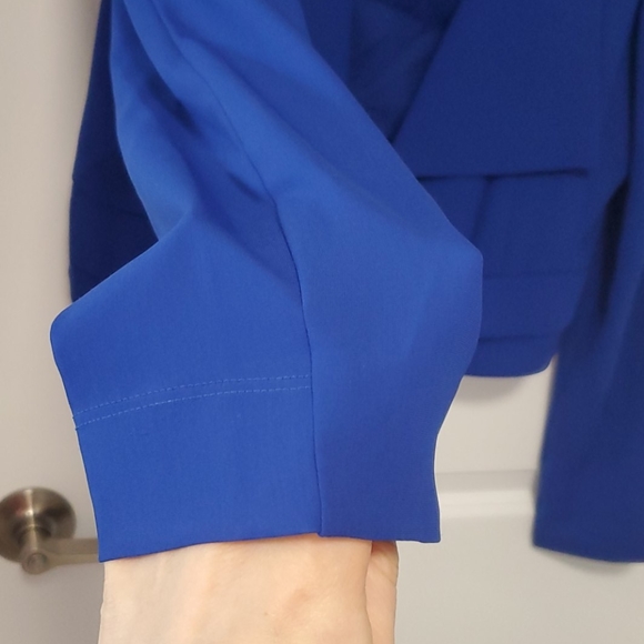 BCBG Royal Crop Blazer size L - Picture 2 of 6